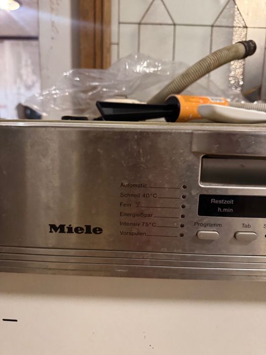 Продам німецьку посудомийну машину,під ремонт/запчастини.