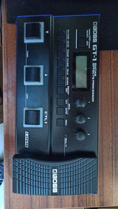 Pedaleira e Interface Boss GT1