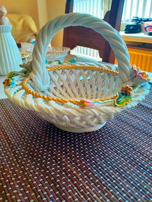 Конфетница.Прорезной фарфор.