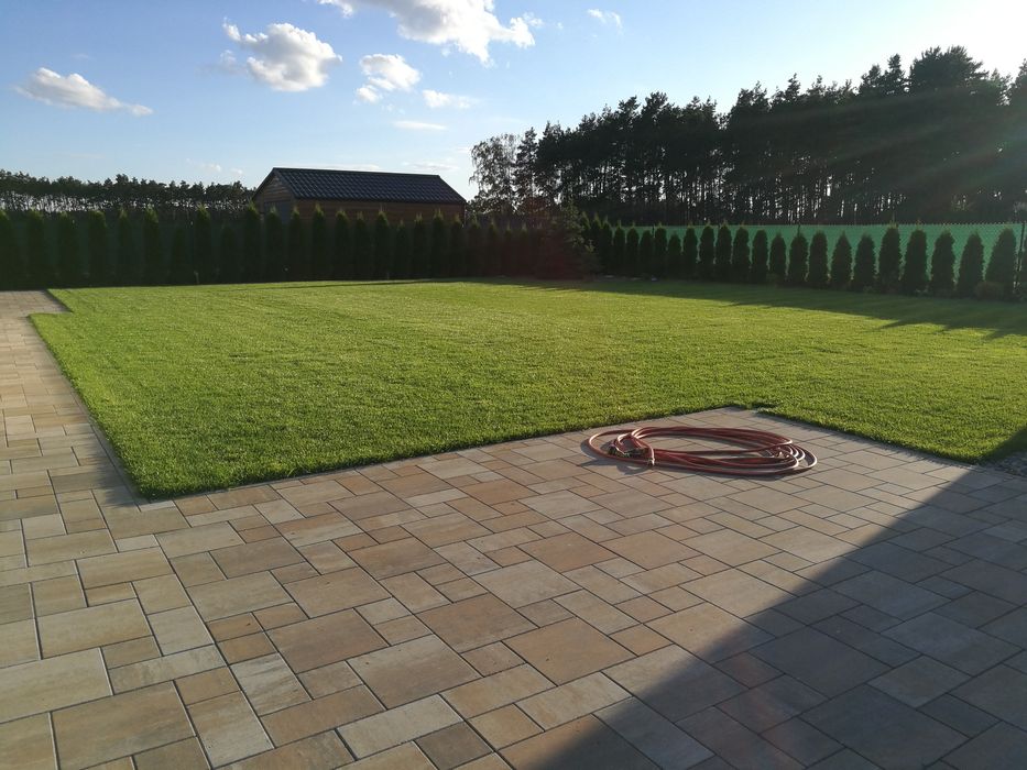 Uslugi ogrodnicze, trawa z rolki, nawodnienie, roboty koszące.