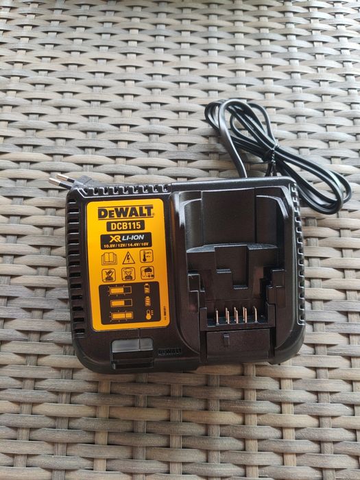 Зарядний пристрій DeWALT DCB115 (новий)