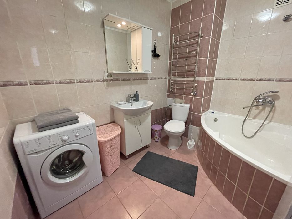 Подобова (посуточно) оренда квартири(центр, біля фонтана) вул.Миру 29.