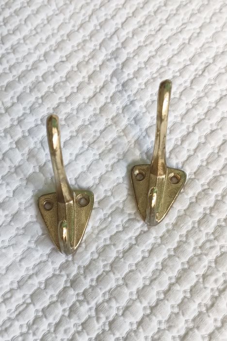 Cabides , ganchos metálicas dourados