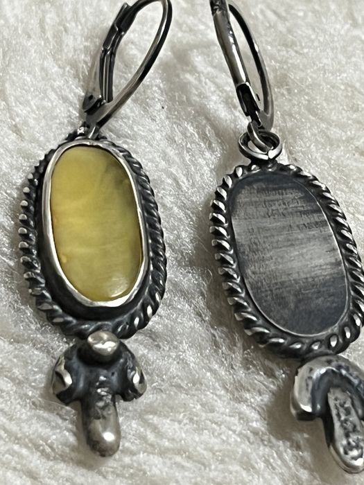 Piękne , srebrne kolczyki z bursztynem