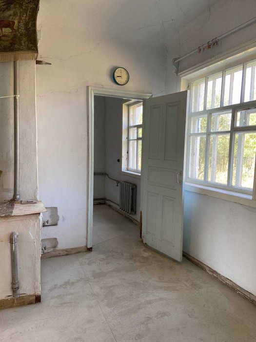 Продам будинок біля озера із земельною ділянкою (центр)