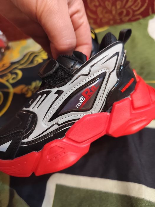 Кросівки дитячі на хлопчика розмір 26,28,29,30,31