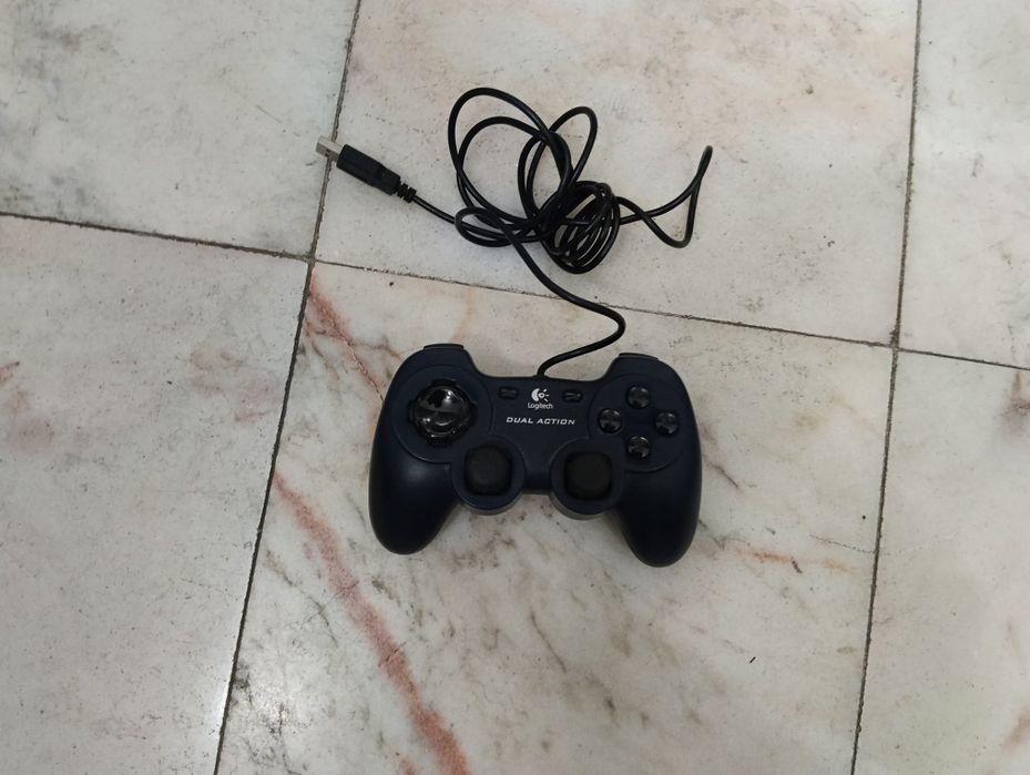 Gamepad / Comando com Fio Logitech para PC (Modelo Retro Dual Action/Rumblepad)