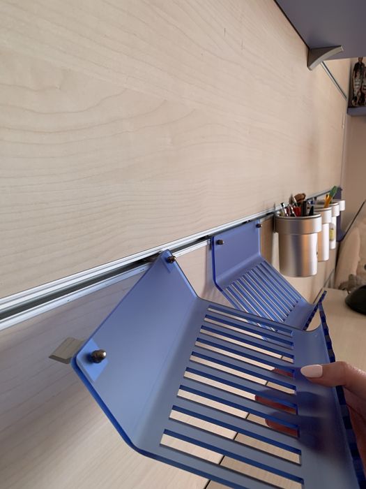 Secretária italiana de design + painel modular + modulo de gavetas + cadeira + acessórios