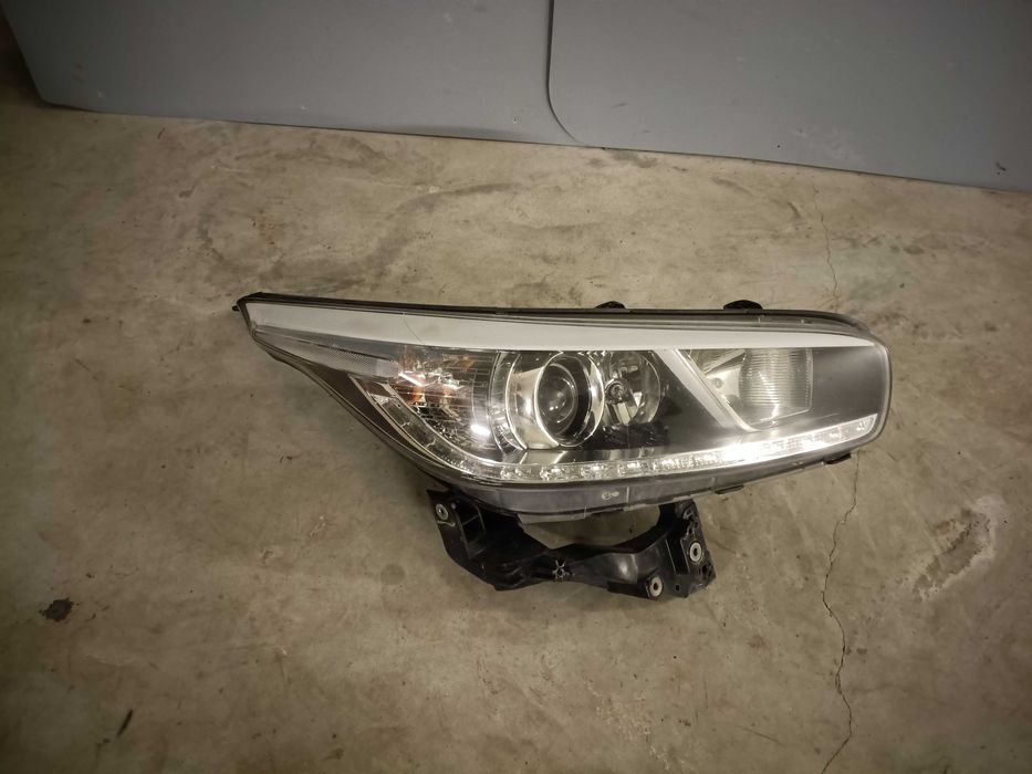 Lampa reflektor przedni Kia Ceed II