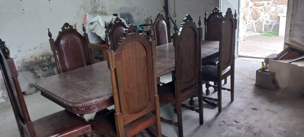 Mesa extensível com 8 cadeiras