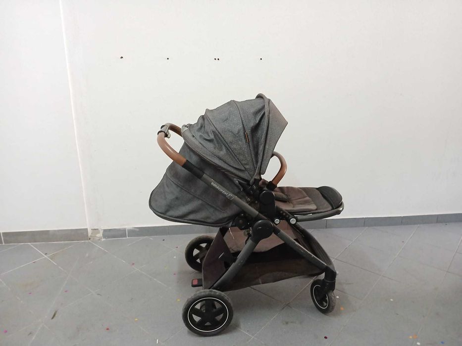 Carrinho Bebé Bebe Confort/Maxi Cosi Adorra