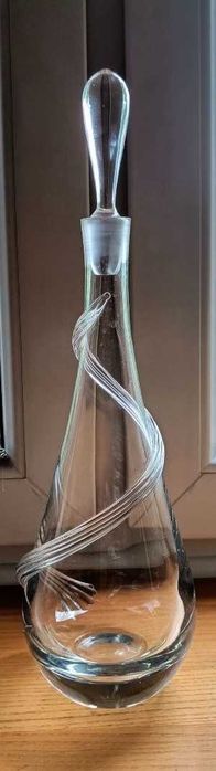 Piękna stara szklana designerska karafka. Z korkiem. Stan b.db.