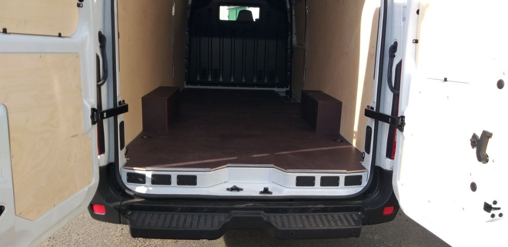 Zabudowa busa, Renault Master, boki, podłoga, nadkola z montażem ...