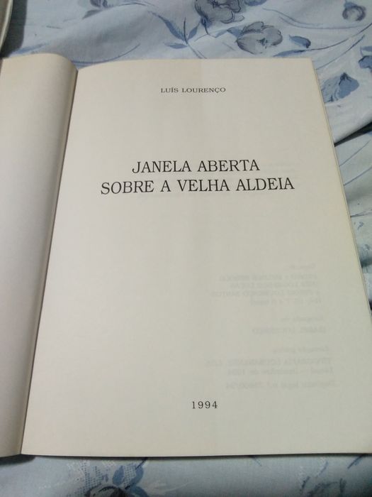 Janela aberta sobre a velha aldeia