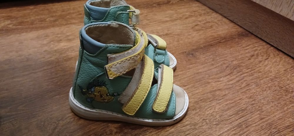 Ортопедичні босоніжки