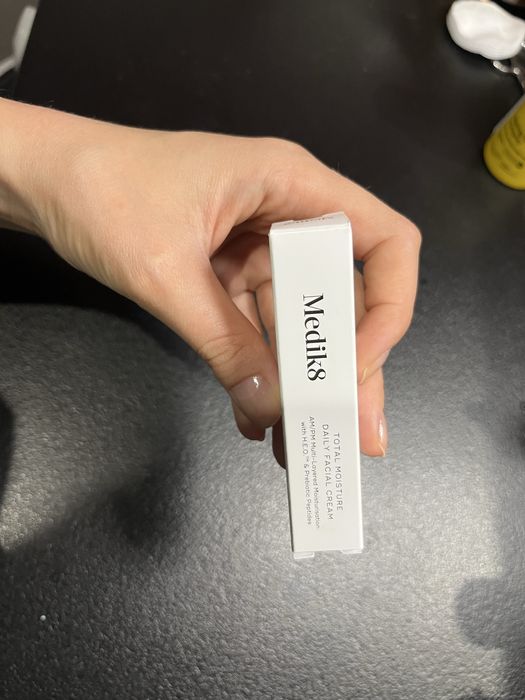 medik8 total moisture daily facial cream