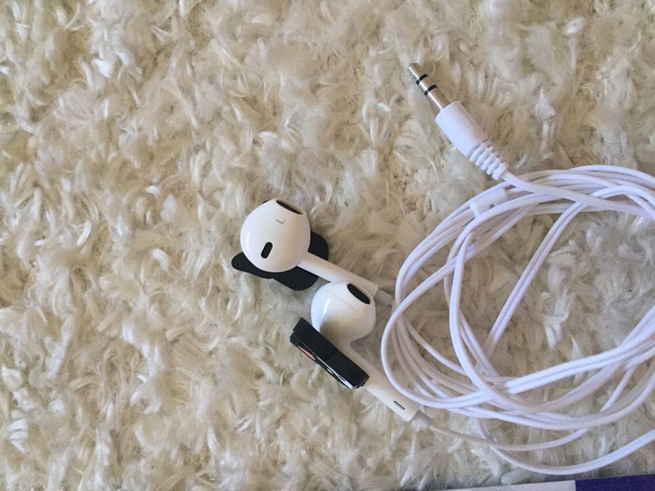 2 conjuntos de auriculares novos