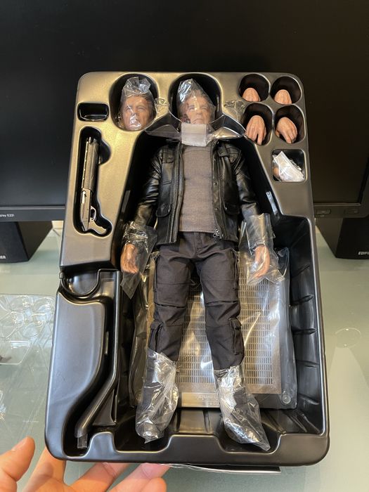Фигурка 1/6 hot toys mms 307 TERMINATOR : GENISYS – T:800 GUARDIAN
