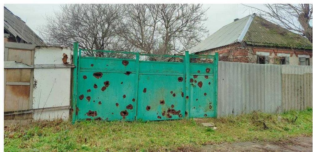 Продам будинок під реконструкцію по червоній лінії в Дергачах рн Пісок