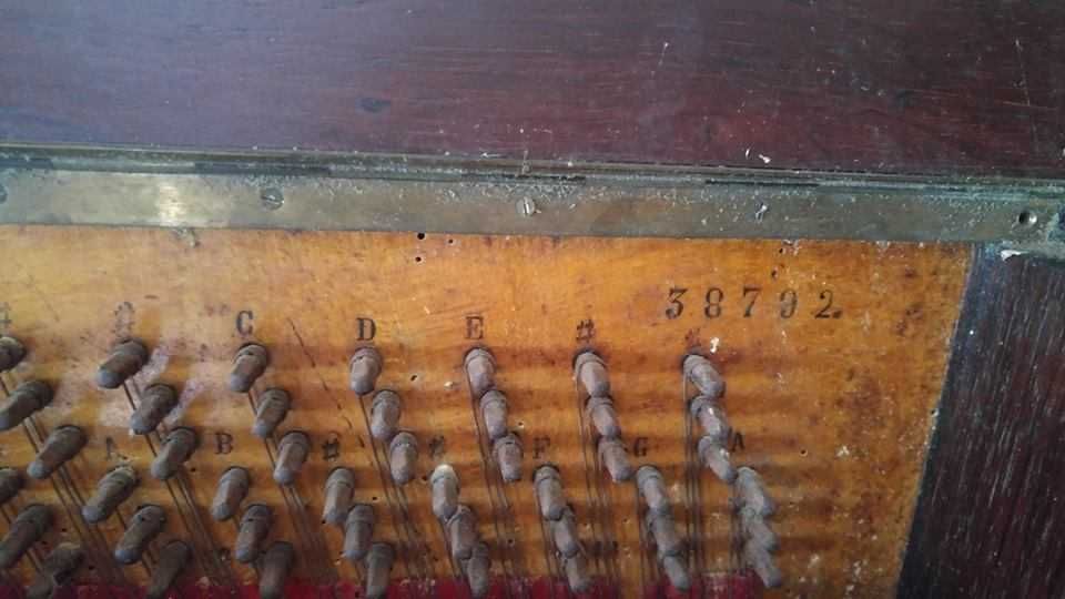 Piano clássico PLEYEL