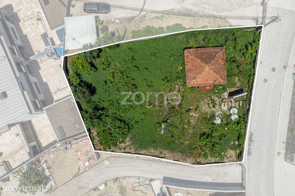 Terreno com 534 m² c/ projeto aprovado, em Vandoma, Paredes