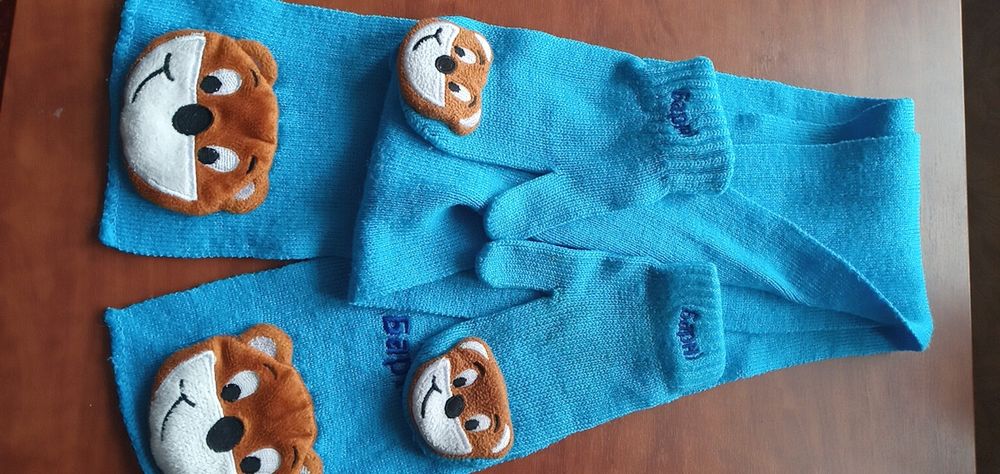 Шапка і аксесуари для дівчинки