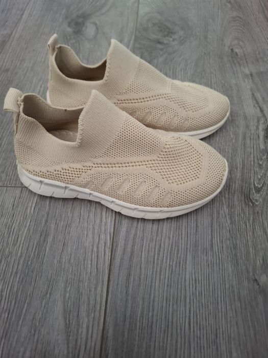 Дитяче взуття на дівчинку