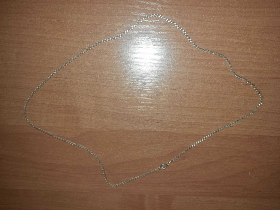 Delikatny łańcuszek na medalik