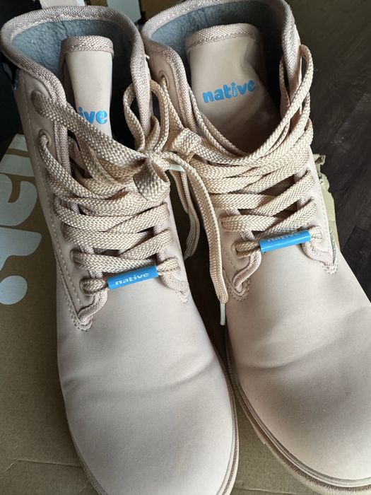 Чоботи Native.