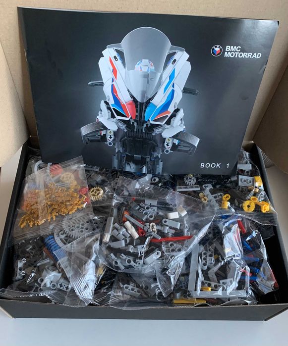 Конструктор Technic. Мотоцикл BMW.