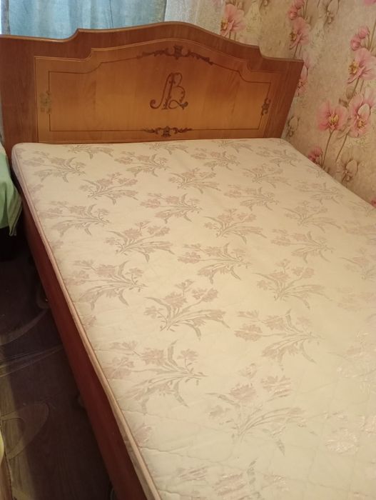 кровать продам кровать