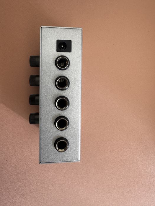 behringer 4 channel headphone amp