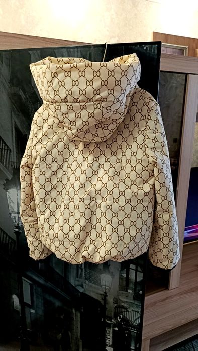 Продам куртку на дівчинку