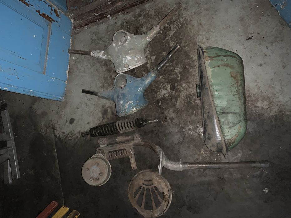 Зпч до моторолера Вятка пузата.