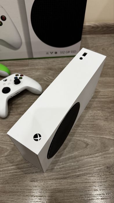 Xbox Series S 512GB + 2 геймпади