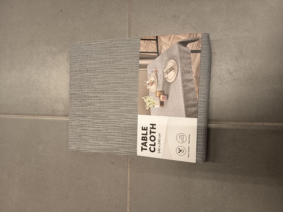 Nowy szary bawełniany obrus na stół