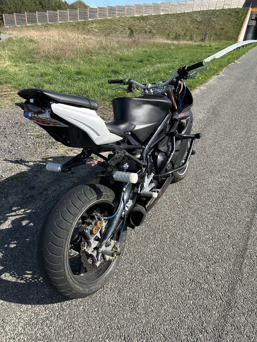 Triumph daytona 675 full/stunt