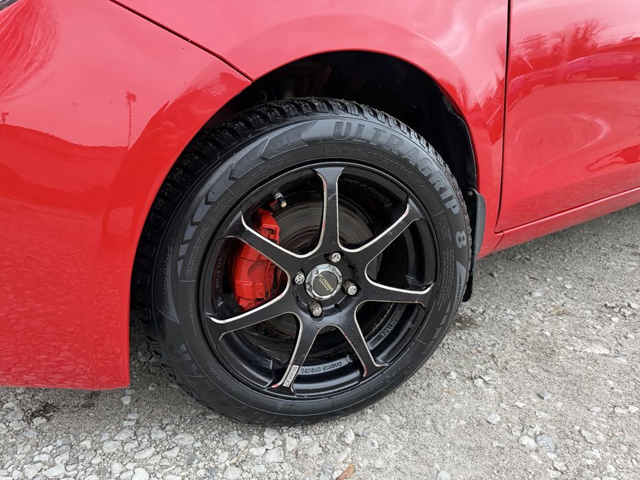 Продам тоета ярис на автомате в отличном состоянии