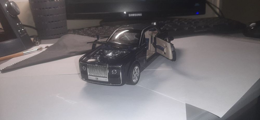 Модель машинки Ролс Ройс
