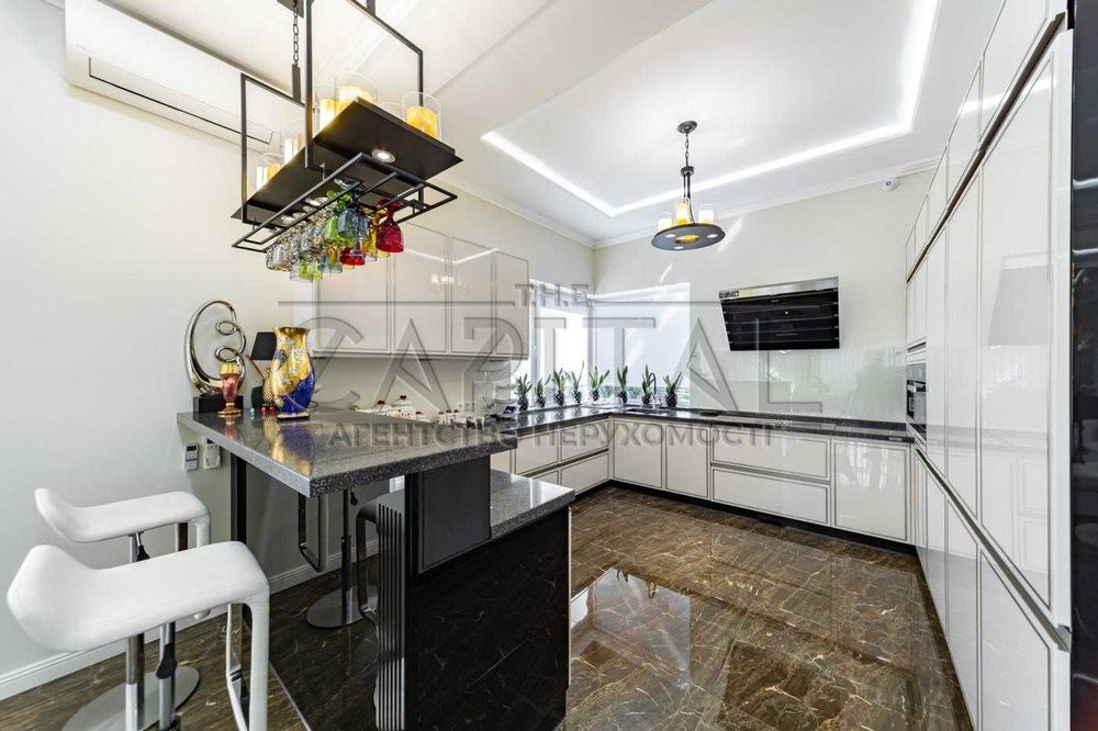 Престижний будинок в Крюківщіні 400м2, гараж та басейн