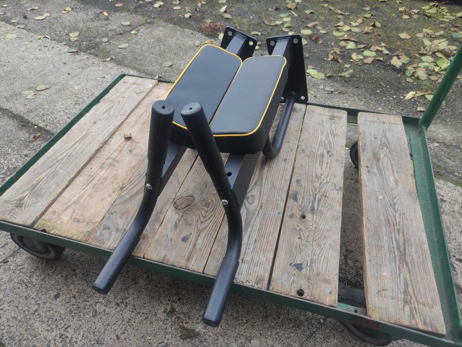 Poręcz poręcza dip triceps do ściany