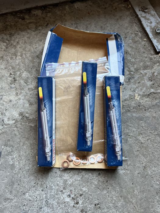 запчастини на пасат б5+ передні гальмівні колодки;свічки розжарювання