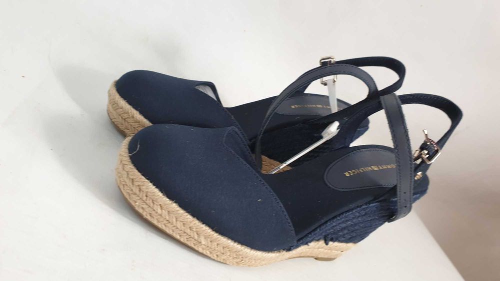 TOMMY HILFIGER sandały na koturnie  damskie   rozmiar  39