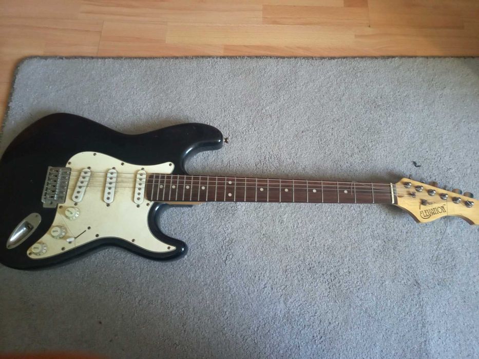 Mam do sprzedania gitarę ELFUATION tmSPRAWNA TYLKO Struny DO WYMIANY.