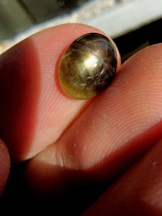 звёздчатый сапфир без наведения полупрозрачный