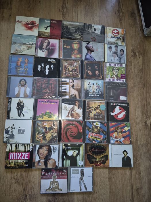 Walizka pelna płyt cd uzywane