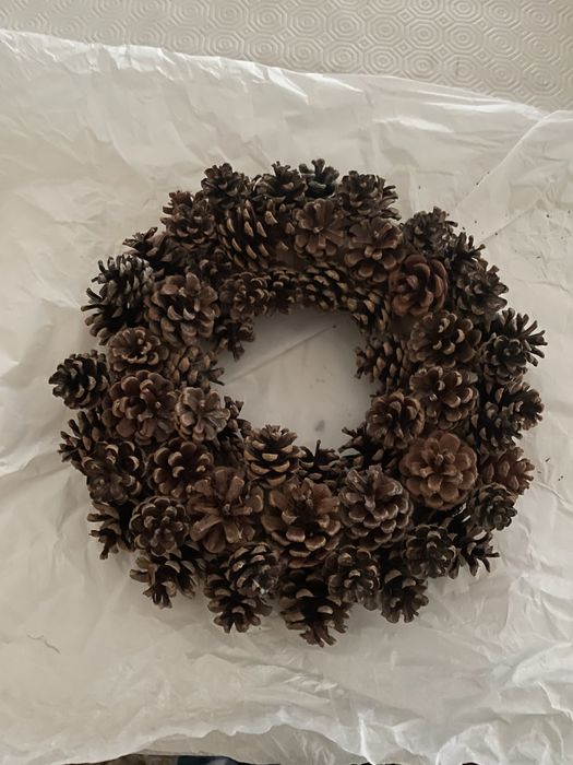 Coroa Pinhas Natal 25 cm