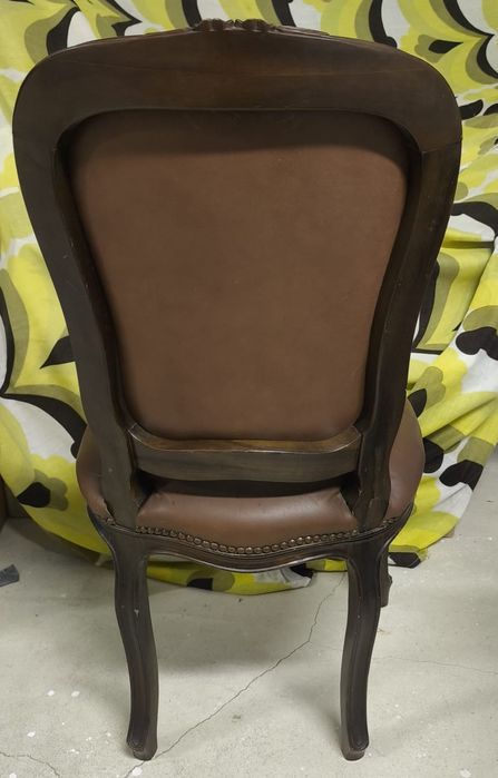 Cadeira antiga madeira e pele