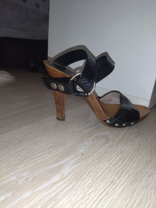 Продам босоножки, кожа - лак.в хорошем состоянии