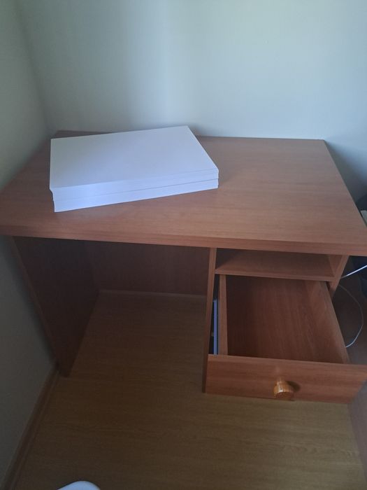 Cadeira e secretária escolar